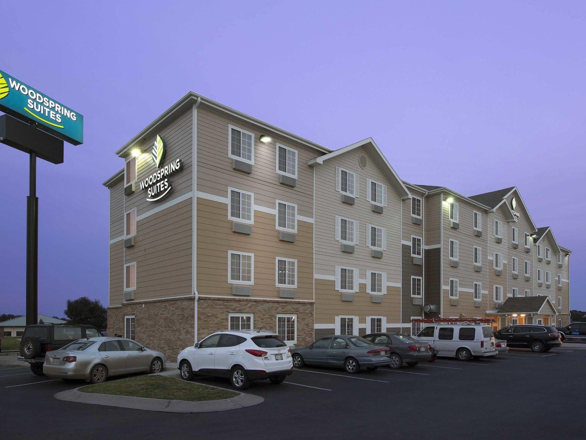 Woodspring Suites Lincoln Northeast I-80 Dış mekan fotoğraf