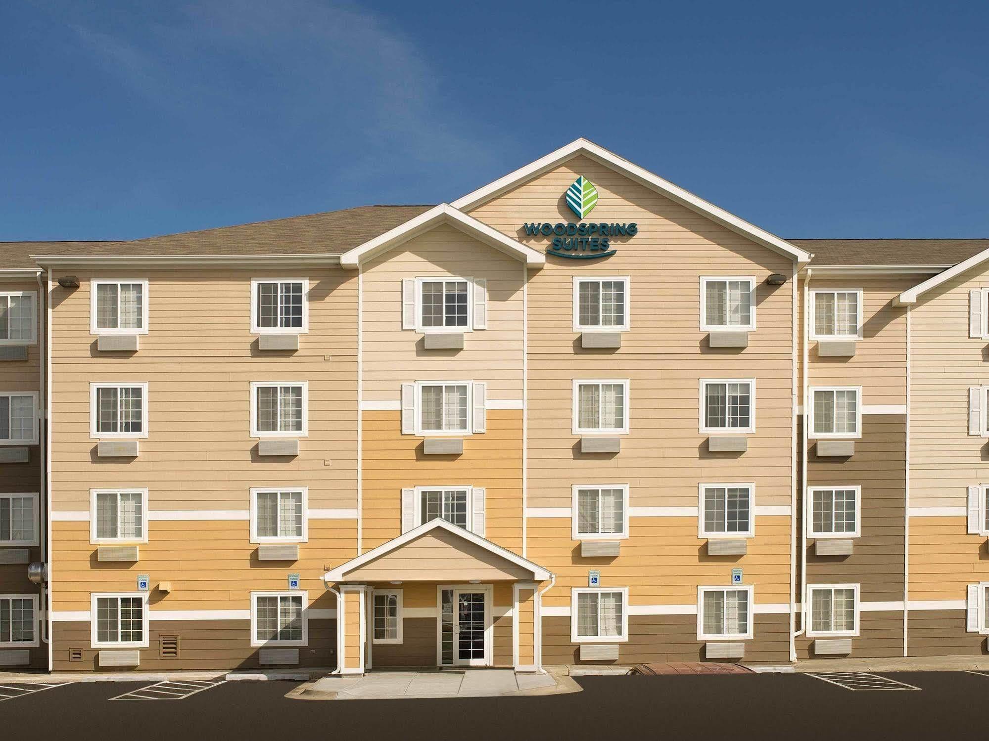 Woodspring Suites Lincoln Northeast I-80 Dış mekan fotoğraf